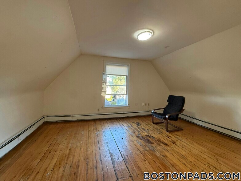 Building Photo - 31 Seattle St