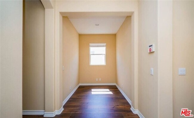 Building Photo - 1241 Ivy Terrace