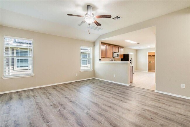 Building Photo - 185 Housefinch Loop
