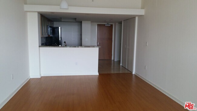 Building Photo - 13700 Marina Pointe Dr