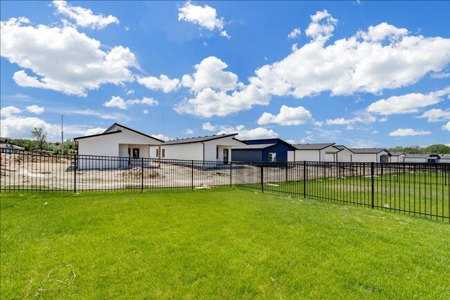 Building Photo - Beautiful Three Bedroom, Two Bathroom