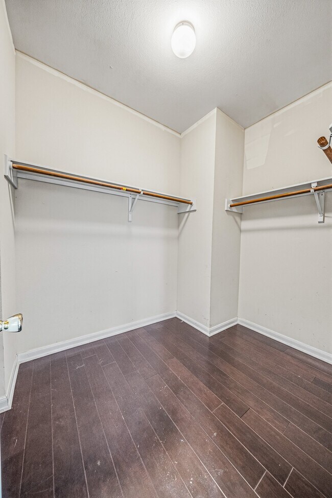Building Photo - 9641 Weldridge Dr