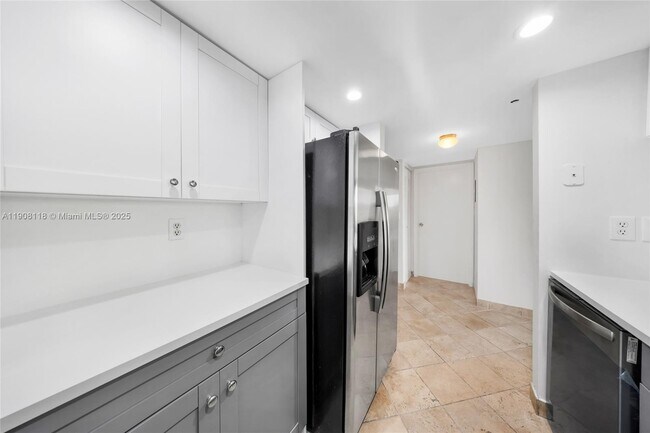 Building Photo - 7601 E Treasure Dr