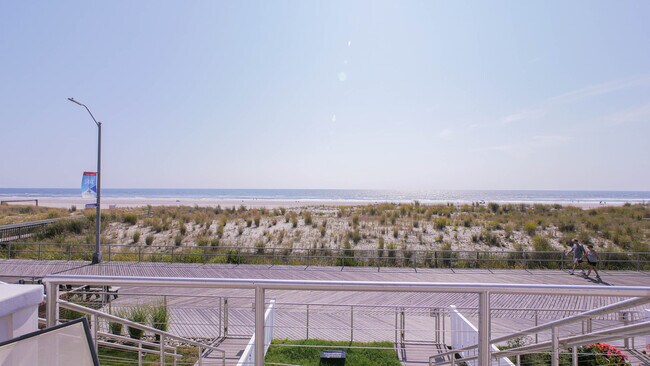 Building Photo - 5208 Boardwalk