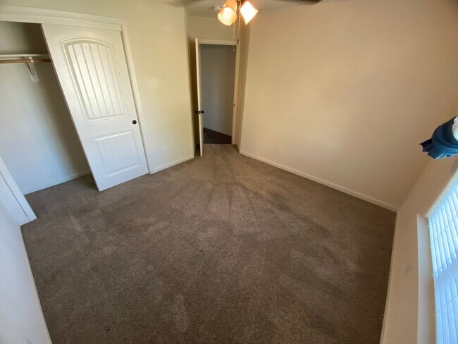 Building Photo - Lovely Home for rent in Visalia,Ca