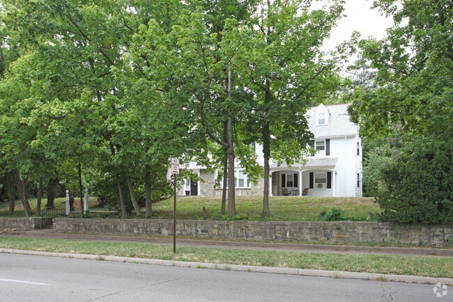 Primary Photo - 355 Springfield Pike