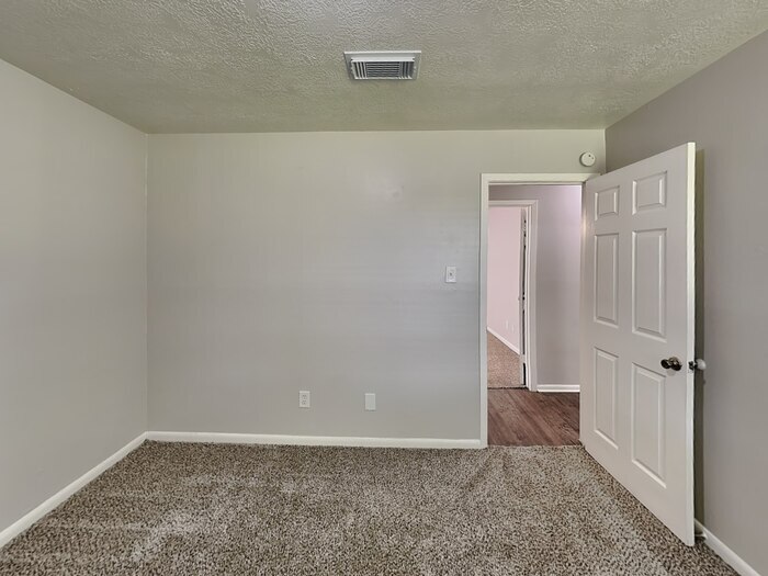 Building Photo - 16830 S Lighthouse Dr