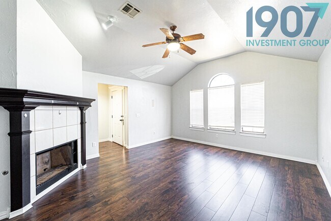 Building Photo - 1925 Bluegrass Ct