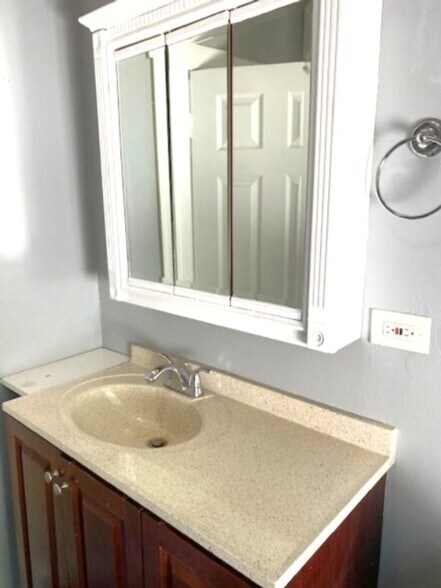 Building Photo - 74 Veazie St