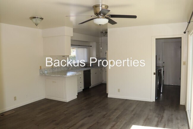 Building Photo - Wonderful three bedroom home in Monterey Park area of South Salinas