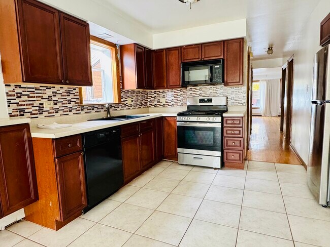 Building Photo - 4211 W 63rd St