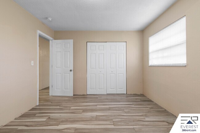 Building Photo - 1706 Western Rd