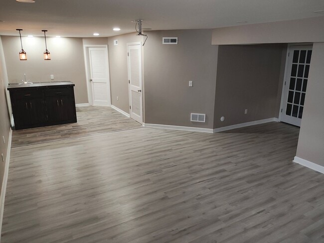 Building Photo - Beautifully maintained 4-bedroom, 2.5-bath over 2,200 sqft with a 2 car garage!