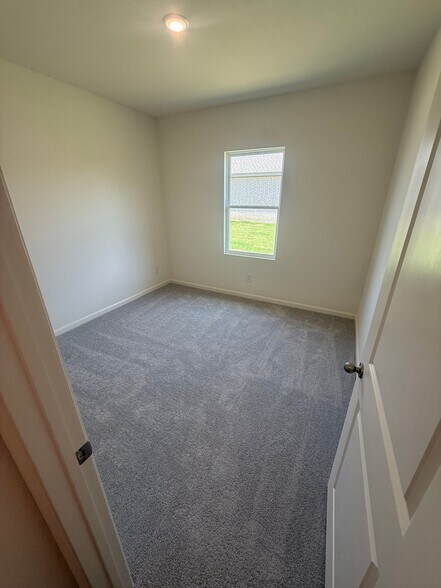 Building Photo - 906 Independence Trl