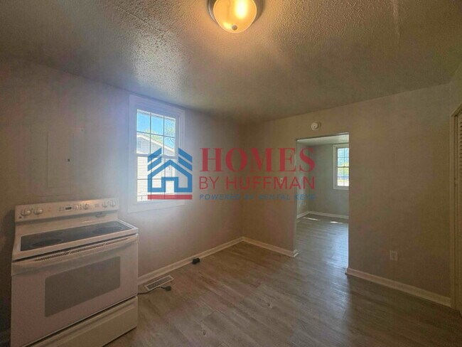 Building Photo - Three Bedroom | House | Pet Friendly