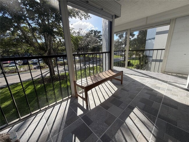 Building Photo - 16251 Golf Club Rd