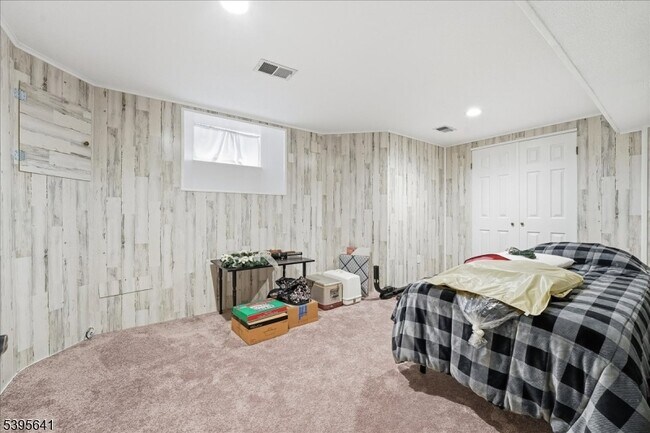 Building Photo - 2606 Trafalgar Square