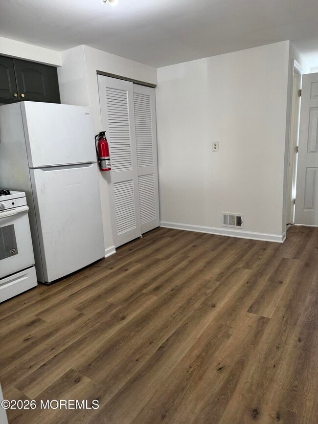 Building Photo - 14 Jahn St