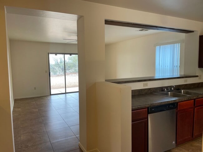 Building Photo - Beautiful Modern New 3Bdm 2Ba Home, Easy A...