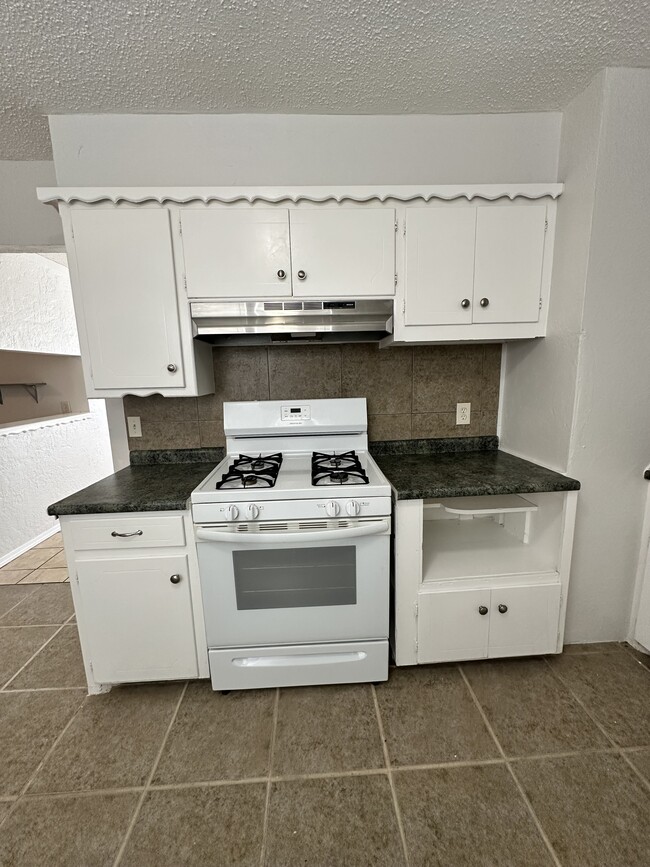 Building Photo - 6321 Johnnie Terrace