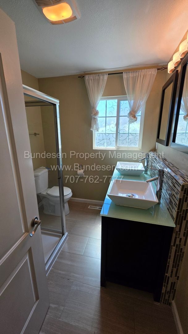 Building Photo - Charming and well maintained 3BD/2BA Home Near Doyle Park