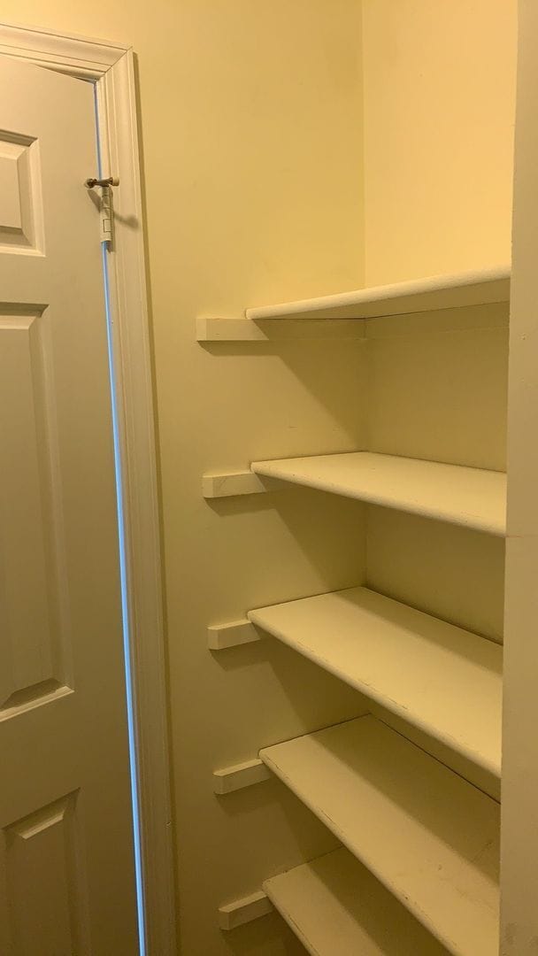 Building Photo - Top Floor Condo with Fireplace and Open Fl...