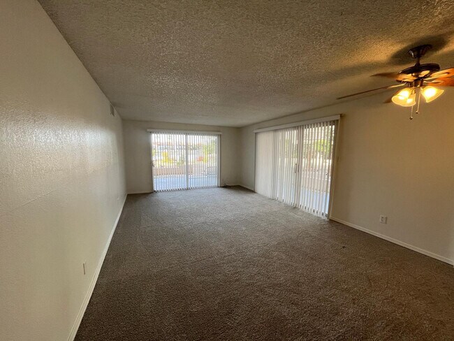 Building Photo - 11040 N 28th Dr