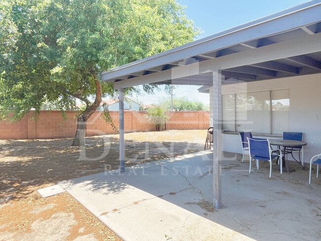 Building Photo - 2243 W McRae Way
