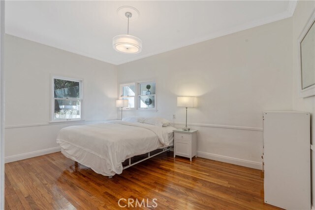 Building Photo - 1325 E Altadena Dr