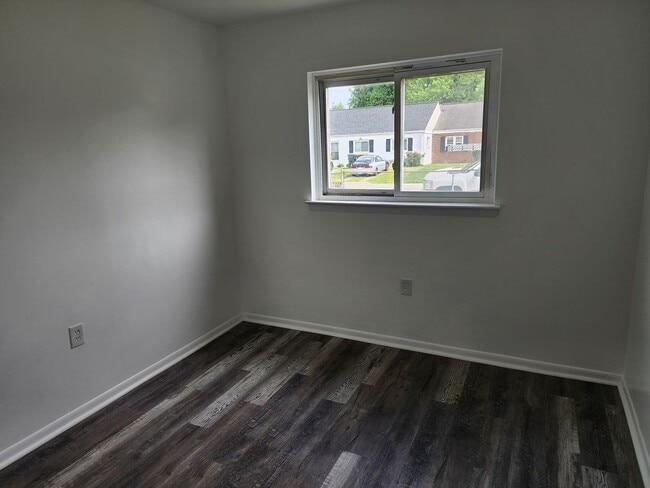 Building Photo - 39 Simonds Dr