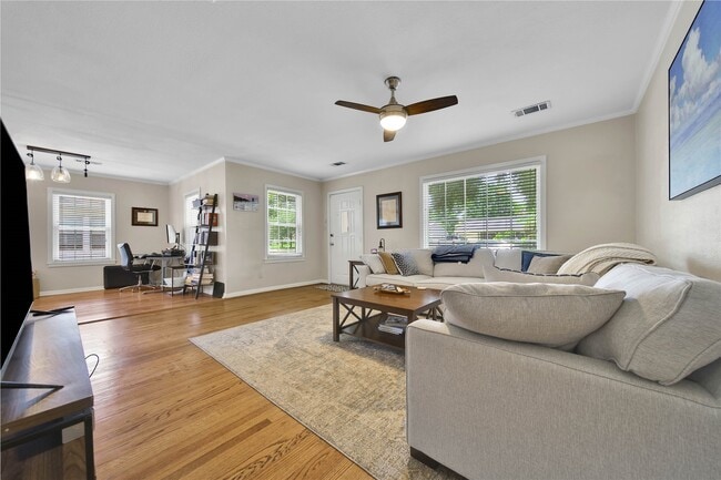 Building Photo - 1607 Libbey Dr