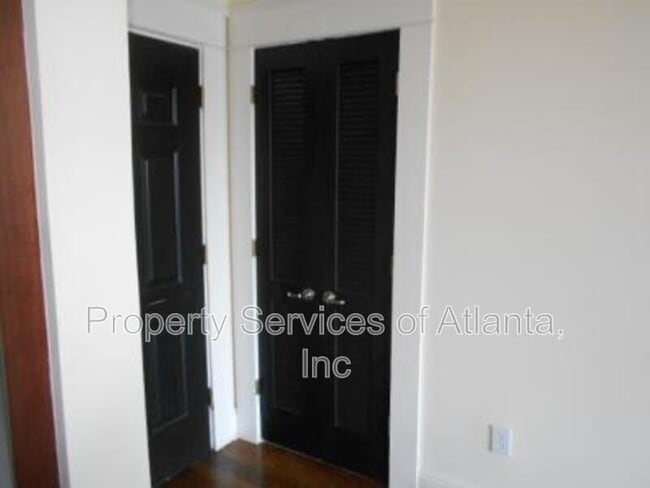 Building Photo - 943 N Ormewood Park Dr SE