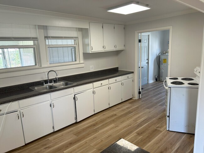 Building Photo - 3608 7th Ave SW