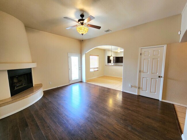 Building Photo - 5859 Habanero Dr