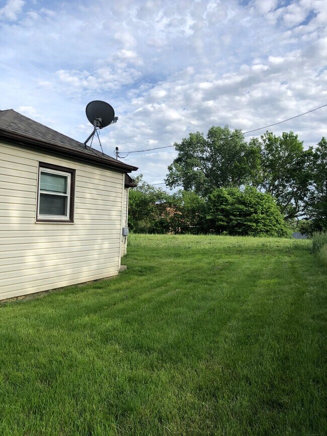 Building Photo - Spacious 2 Bed House!!