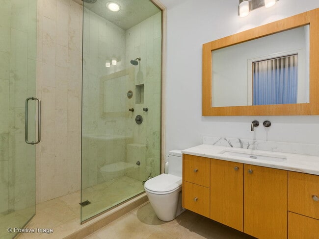 Building Photo - 1302 W Erie St