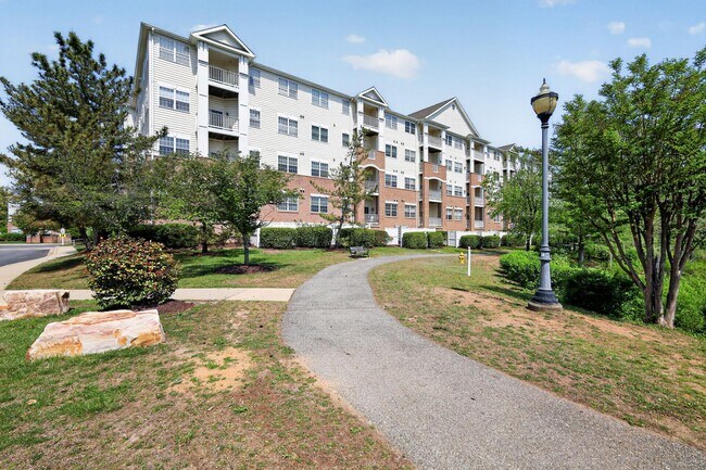 Building Photo - 2605 Chapel Lake Dr