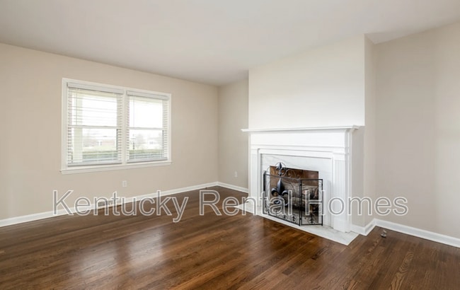 Building Photo - 305 Lakeshore Dr