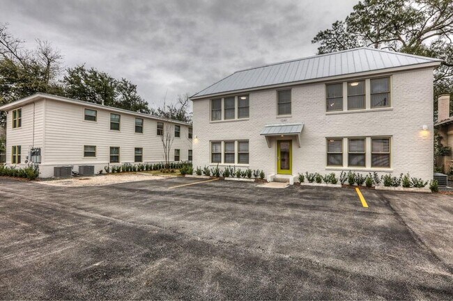 Building Photo - 1341 Cortlandt St