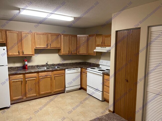Building Photo - Furnished 4-Bedroom, 2-Bath Condo on Campus