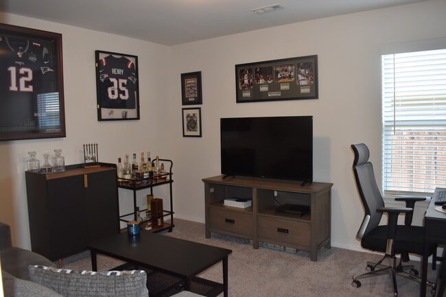 Building Photo - 515 Ashwood St