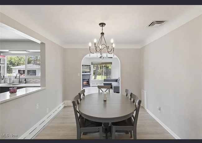 Building Photo - 2353 W Hedgewood Dr