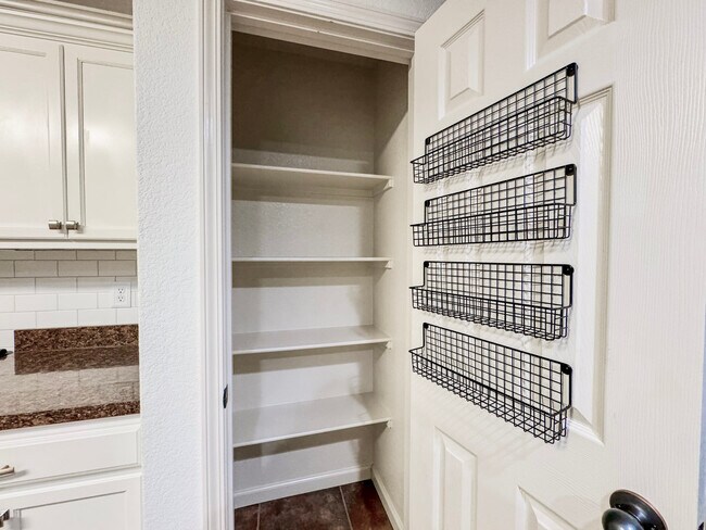 Building Photo - 36 Talladega Loop