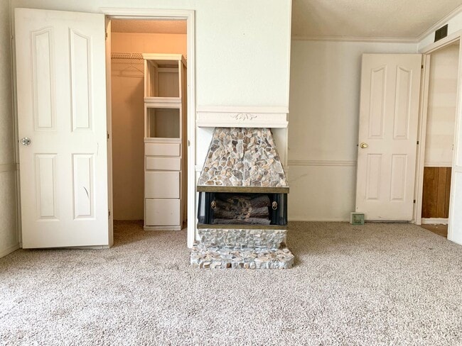 Building Photo - 2551 Farm Cir
