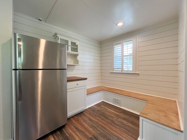 Building Photo - Charming Downtown Napa Cottage with Large Fenced Yard & Ample Parking