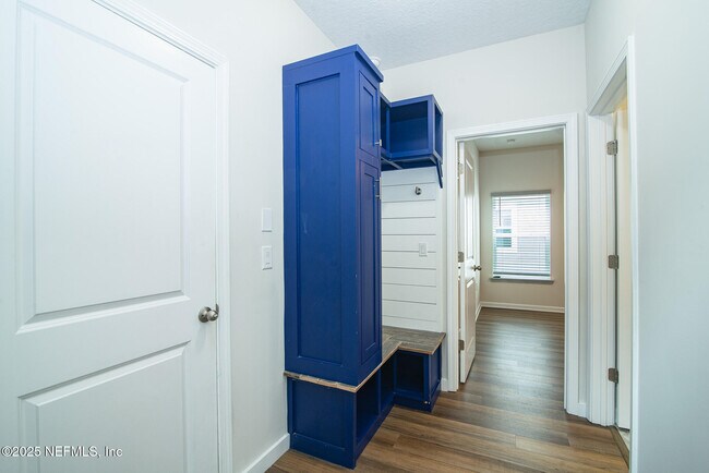 Building Photo - 690 Windermere Way