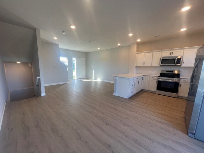 Building Photo - Townhome For Rent Papillion