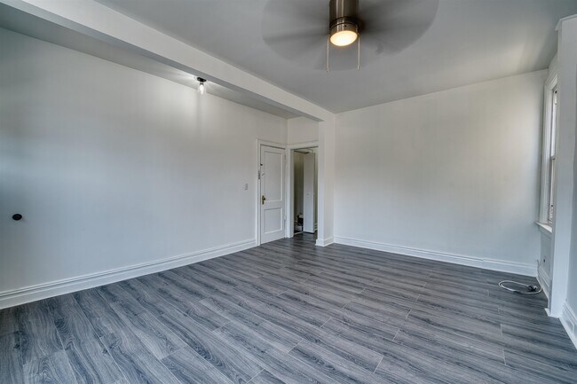 Building Photo - 175 Zabriskie St