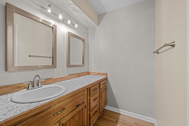 Building Photo - 8022 E Bucknell Pl