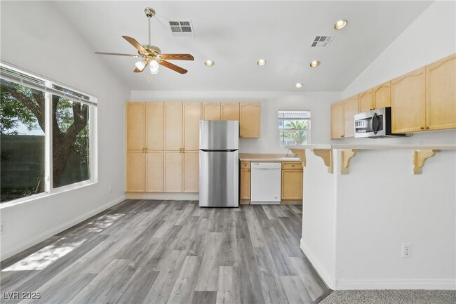 Building Photo - 8473 Birthstone Ave